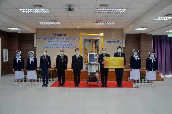 พระราชทานเครื่องมือแพทย์ HM the King Grants Medical Equipment