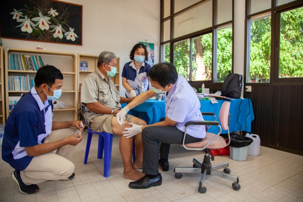 TRCS Mobile Medical Unit at Vejapha Chaloem Phra Kiat