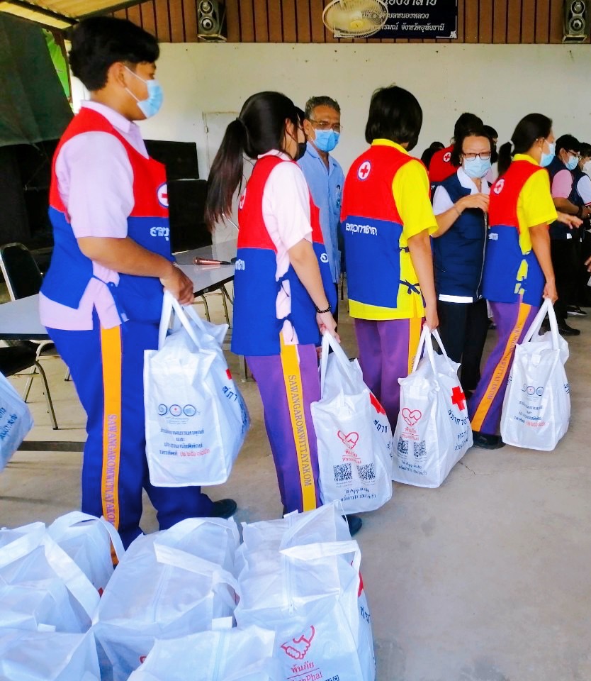 Red Cross Youth Volunteers Provides Assistance to People