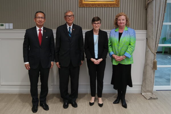 ทูตออสเตรเลีย